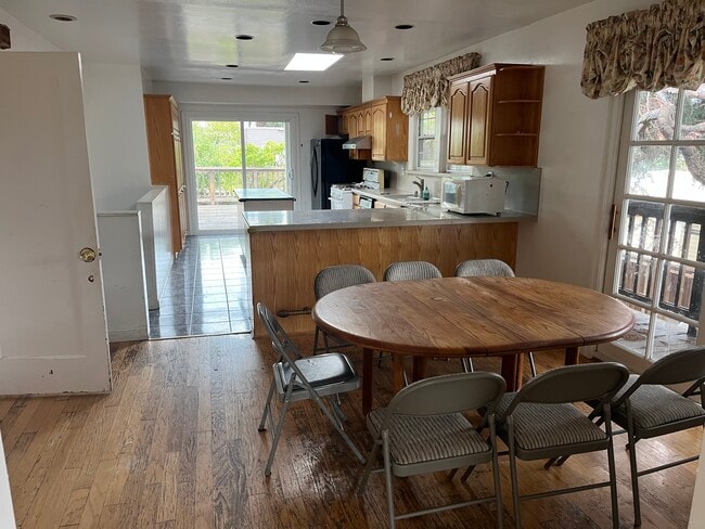 Photo - 719 Stannage Ave