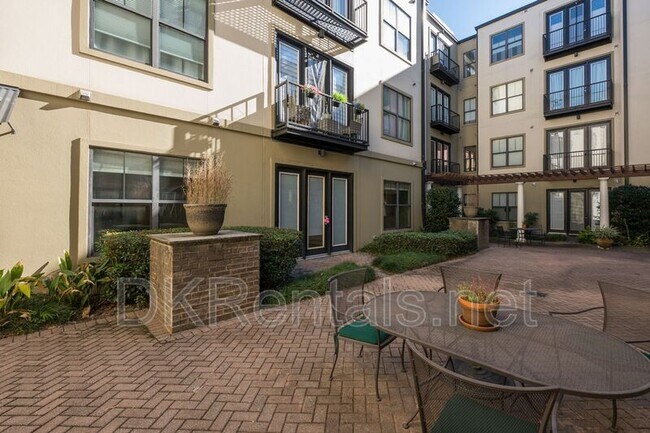 Photo - 5300 Peachtree Rd