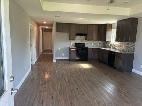 110 Bowie St