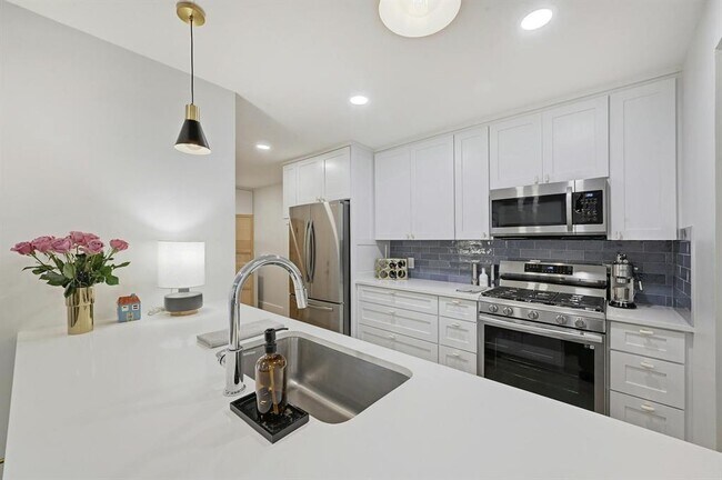 Photo - 702 Castle Ridge Rd Unit B