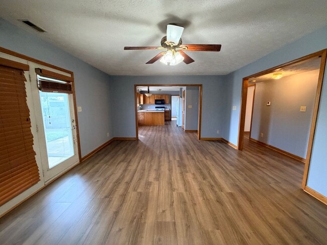 Photo - 705 Hummingbird Ln