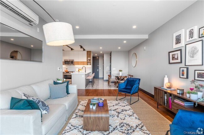 Building Photo - 667 Ridge Hill Boulevard Unit 106 Rental
