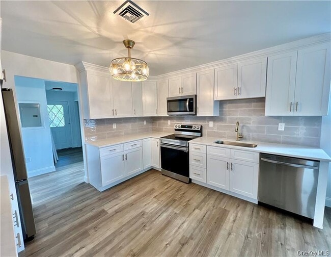 Photo - 18 Chadeayne Ave