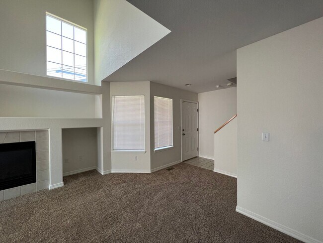 Photo - Charming 2 Bed/1.5 Townhome in Fabulous Lo...