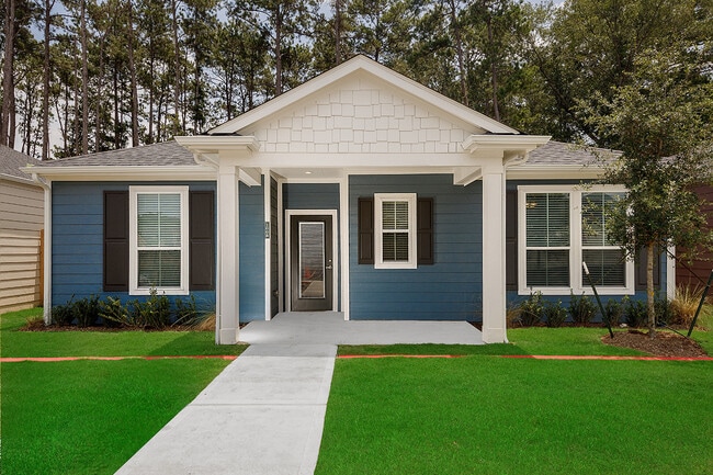 Cottage Home with Private Back Yard - The Cottage Green - Baytown Rental