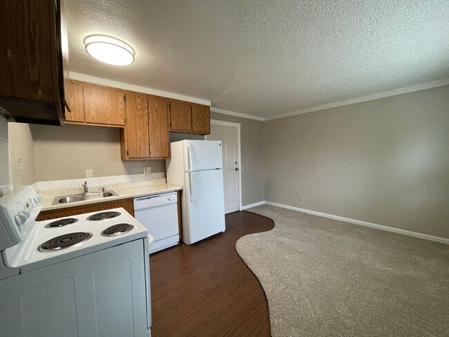 Photo - Bright One-Bedroom Apartment with Dishwasher and Parking Included! Unidad 11