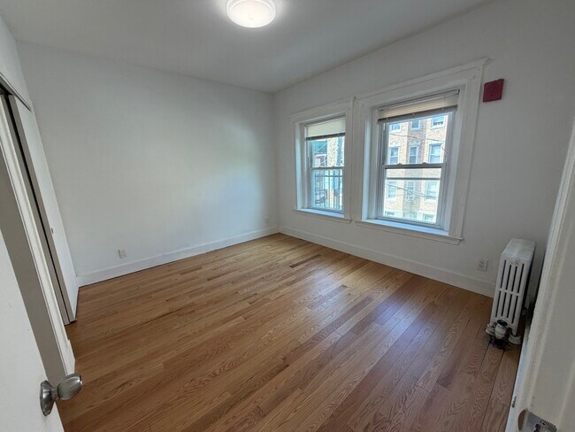 41 Strathmore Rd Unit 4