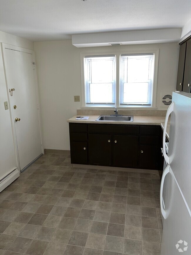 Building Photo - 340 Park Ave Unit B Rental