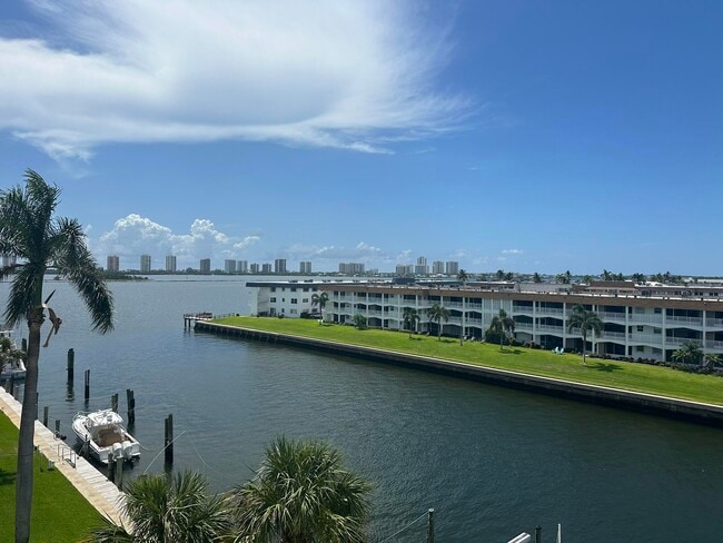 Building Photo - 104 Paradise Harbour Blvd Unit 502