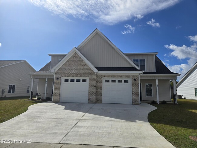 Building Photo - 813A Sarah Rebecca Dr