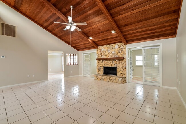 Photo - 548 Matilda Pl