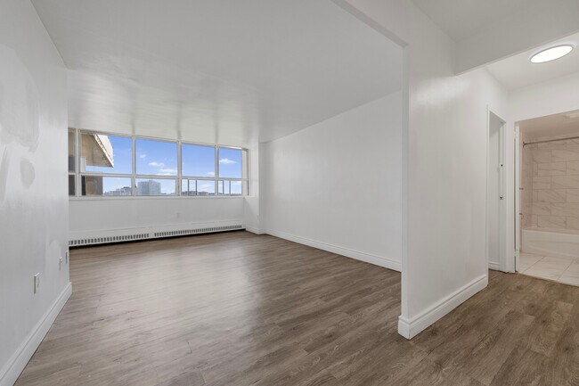 Photo - 65 Thorncliffe Park Dr Unit 906