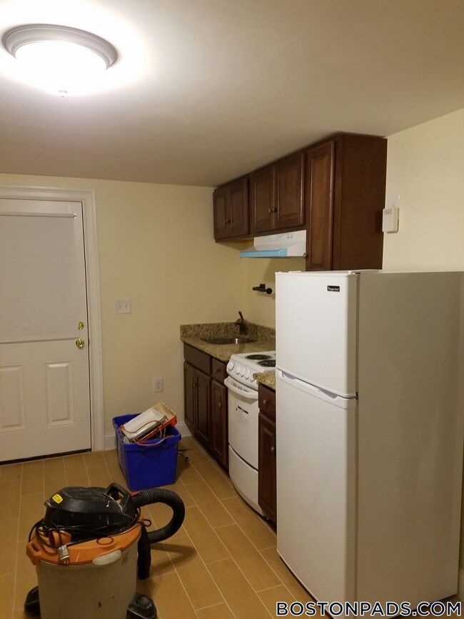 Photo - 16 Eliot Crescent Unit 1