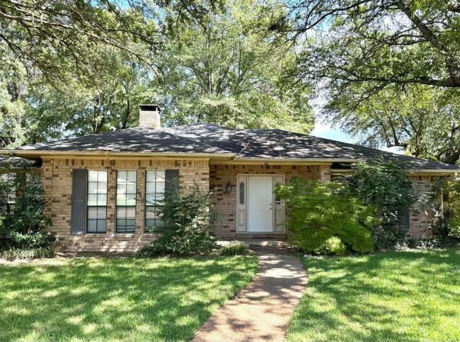 Building Photo - Spacious Pleasant Grove Home available for rent!