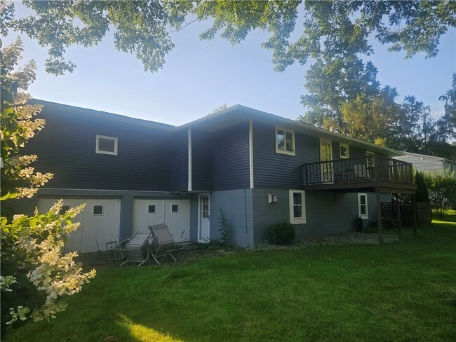 Photo - 7497 Lake Ave