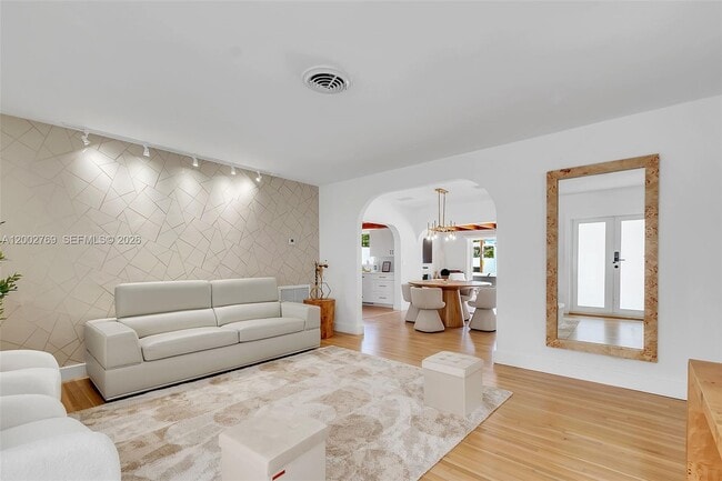 Photo - 301 SW 30th Ct