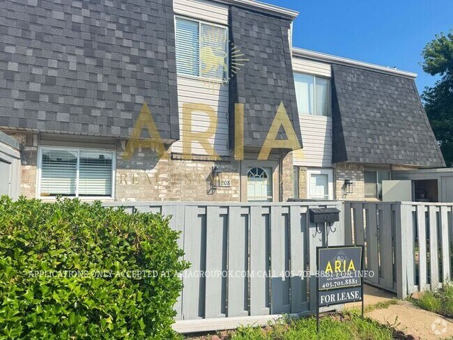 Building Photo - Cute 2 Bed/1.5 Townhome Available NOW in T...