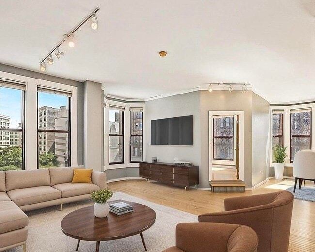 Building Photo - 108 W Wells St