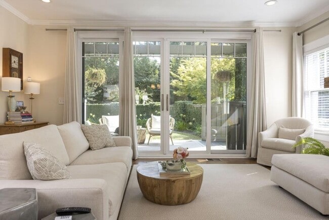 Building Photo - 801 Durant Pl NE