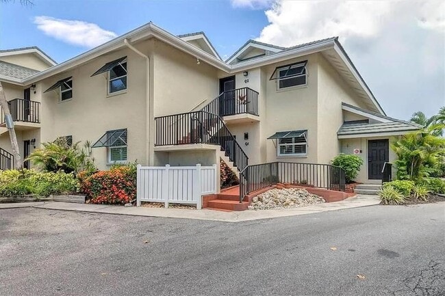 Building Photo - 4660 Ocean Blvd Unit Q2