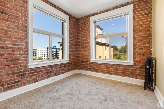 Exposed brick with views - Manchester Arms Rental