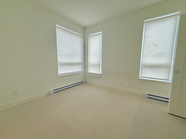 Photo - 1-14-11236 236 St