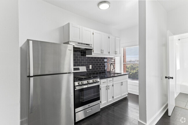 2 habitaciones, 1 baño - 700 pies cuadrados - Cocina/Comedor - Landmark Towers