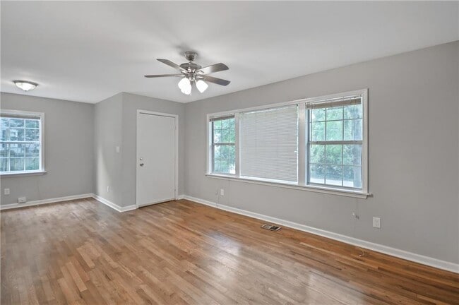 Photo - 1877 Sumter St NW