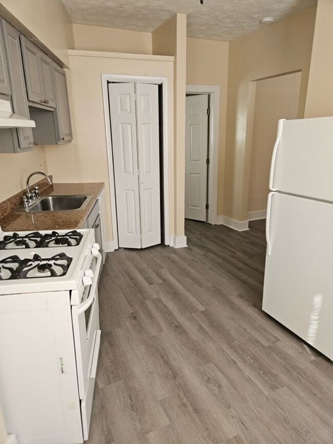 Photo - 327 Stanley Ave Unit 1