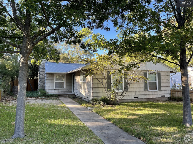 Building Photo - 4009 Sanger Ave Rental