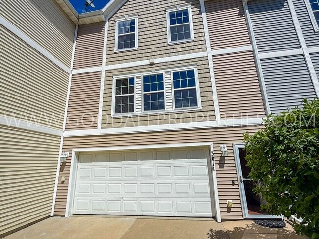 Building Photo - Beautiful 2BR Townhome in Ankeny – Great Location & Modern Features