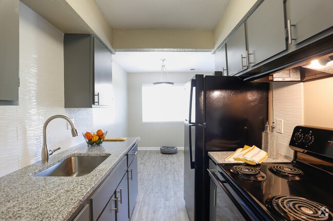 1BR, 1BA - 720 SF