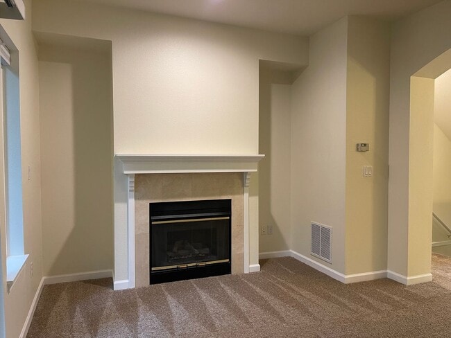 Photo - Bellevue Townhome! 2 Bedroom 2.5 Bathroom!...