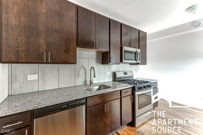 Building Photo - 3356 W Montrose Ave Unit 3FL Rental