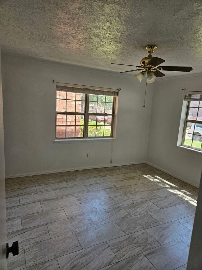 Photo - 6101 N Brookline Ave