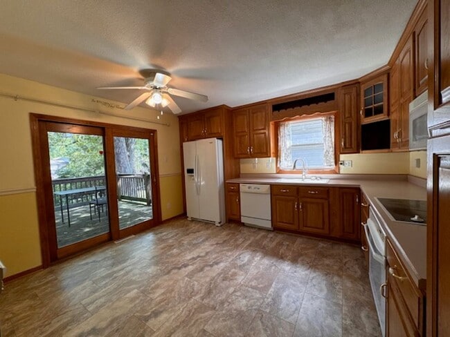 552 N Country Club Rd