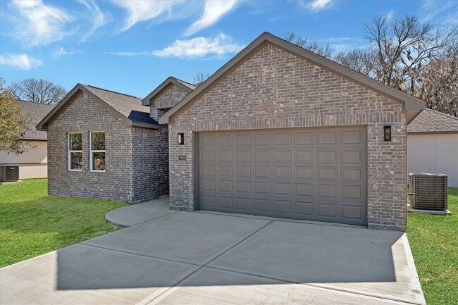 Photo - 939 Lake View Dr