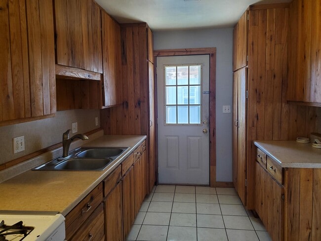 Photo - 2553 Everitt Dr