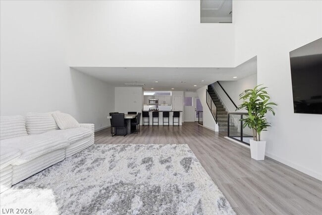 Photo - 250 Tower St