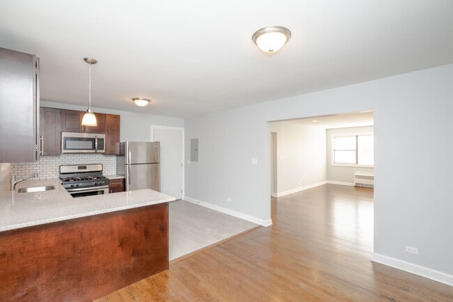 Photo - 6807 N Ridge Blvd Unidad 101