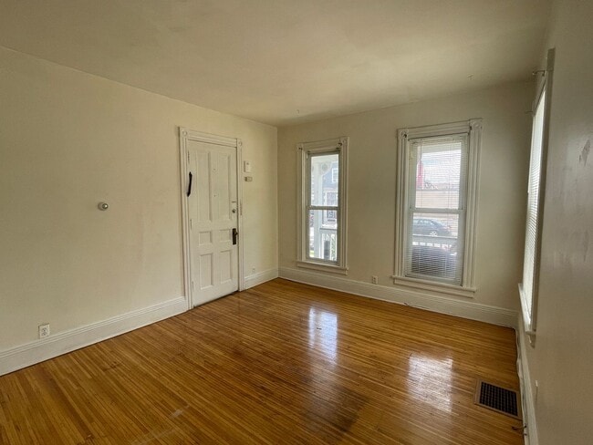 Building Photo - 385 Meigs St Unit 1