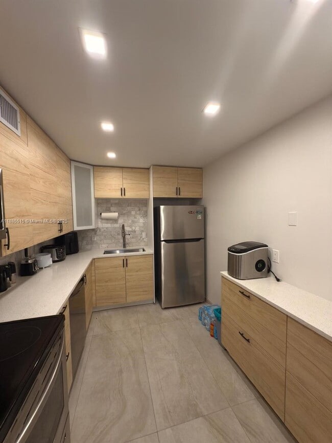 Photo - 3113 S Ocean Dr Unidad 303
