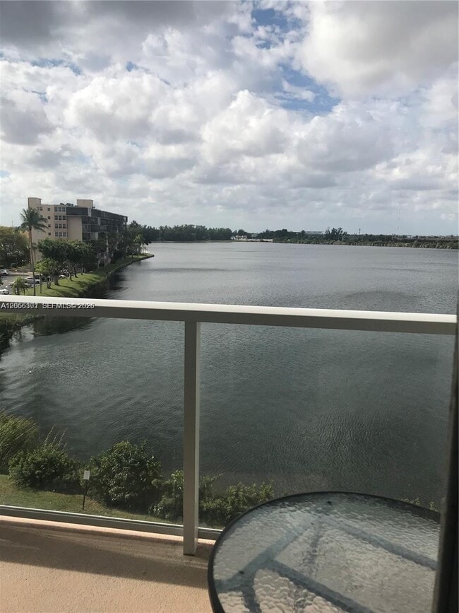 Building Photo - 1301 NE Miami Gardens Dr Unit 524W