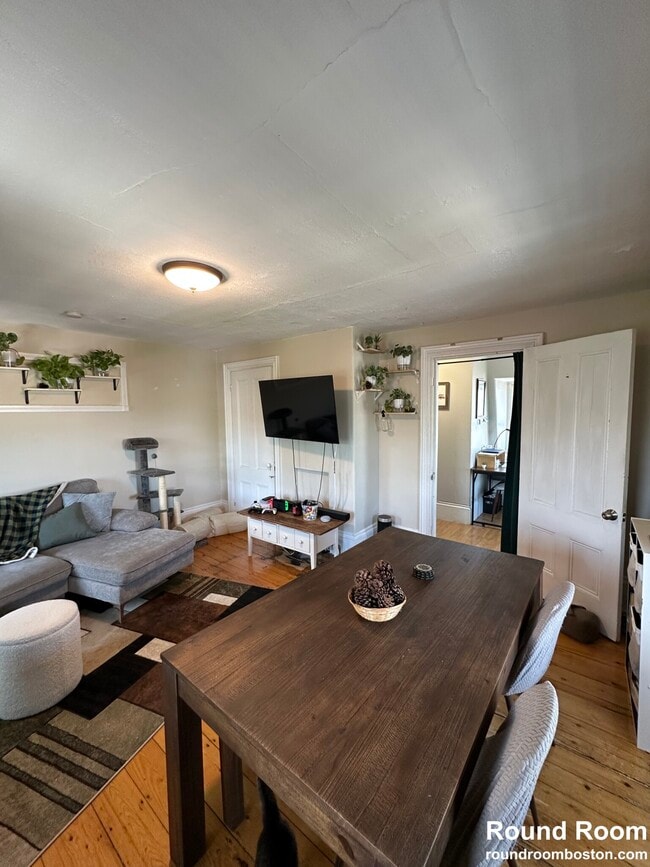 Building Photo - 282 Summer St Unit 3