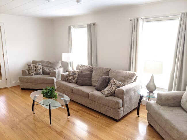 52 Clayton Ave