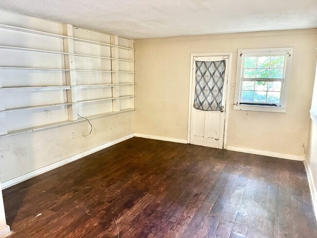 Photo - 4857 Shelley St