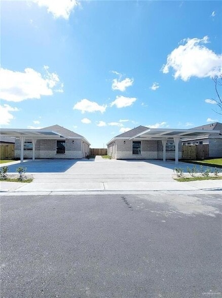 Building Photo - 5805 Nightingale Ave Unit 2