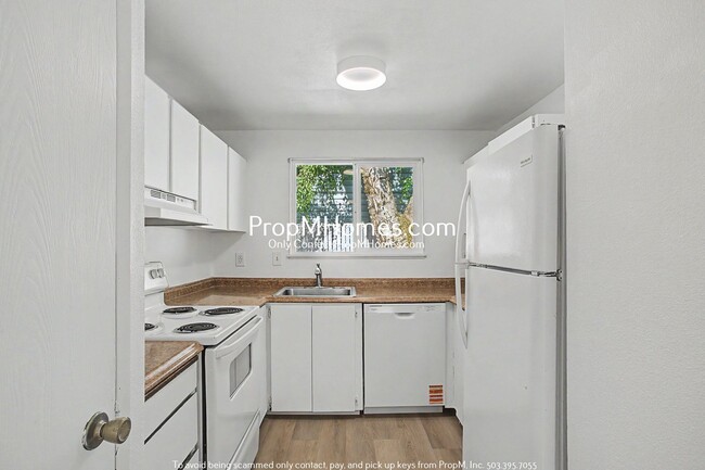 Photo - Updated Two Bedroom Duplex in Sellwood - Garage Included!