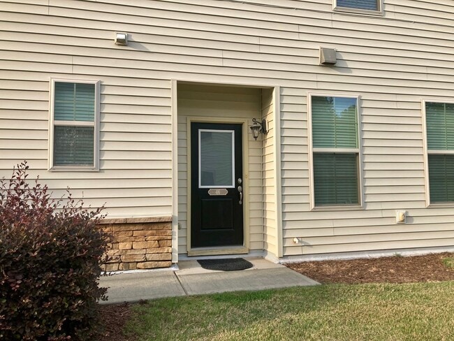 Photo - Beautiful 3 Bedroom, 2.5 bath with 2 Car Garage in Thompson Ridge!