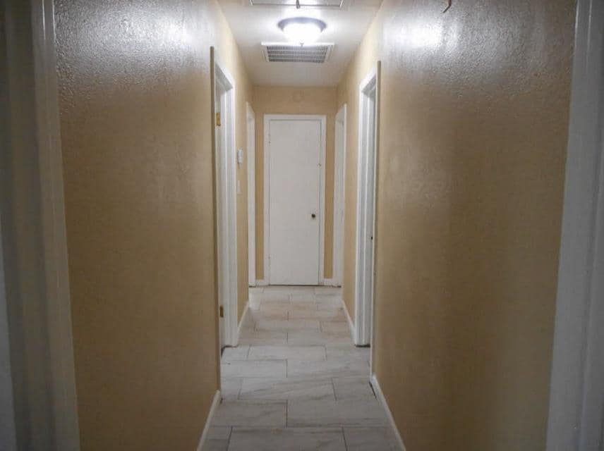 Photo - 721 Champs St